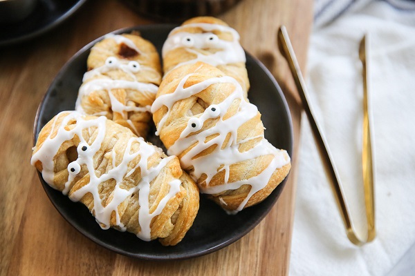 Dessert Rolls with Nutella and Bananas