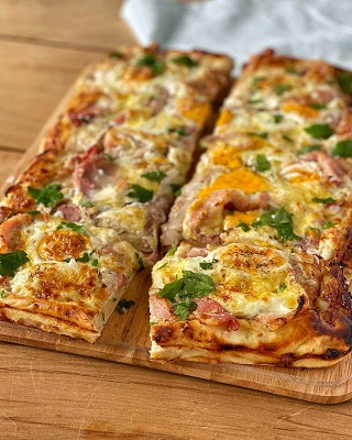 Mini Breakfast Pizzas